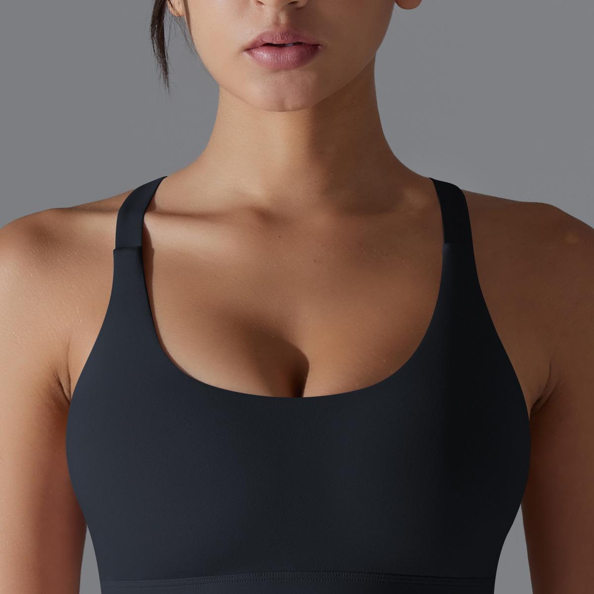 Однотонное красивое облегающее спортивное нижнее белье с открытой спиной для бега — фото 13