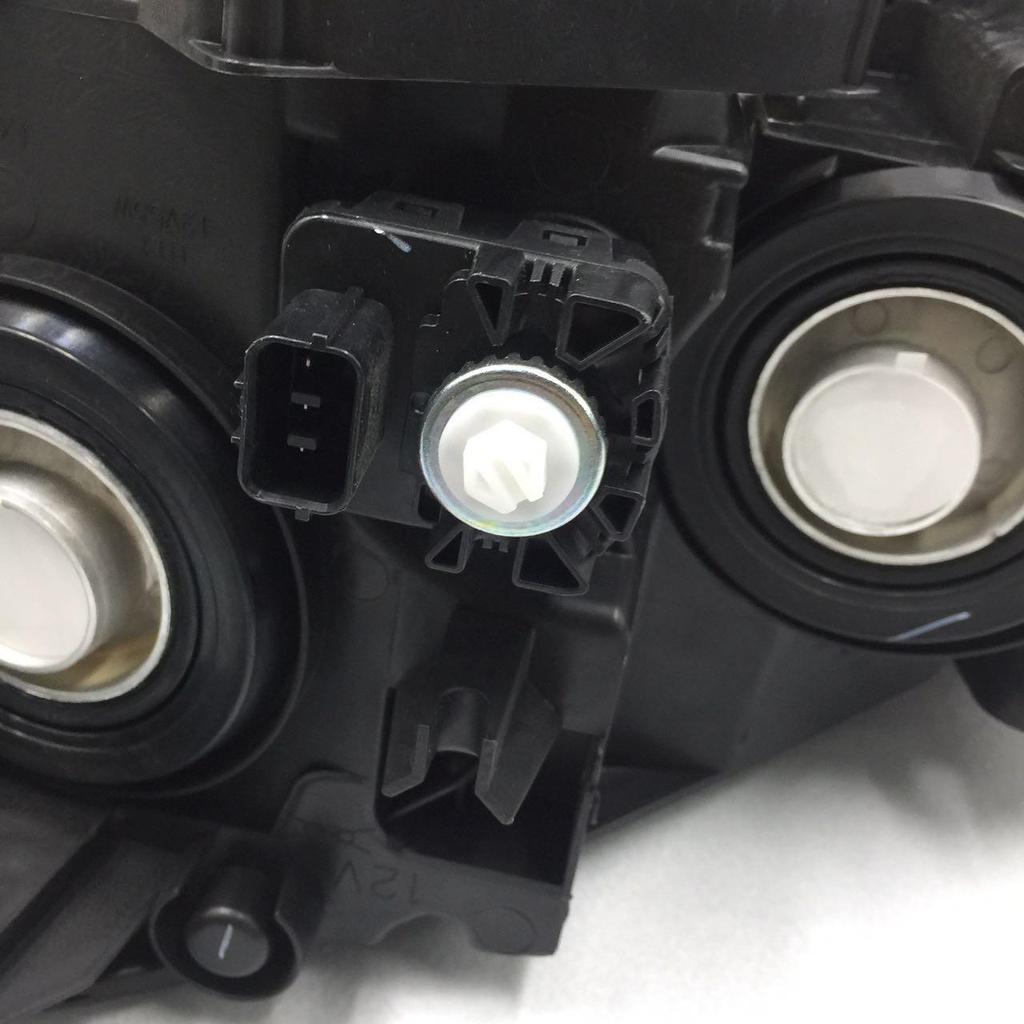 Tiida 16-18 Model Halogen Headlight Assembly with High/Low Beam