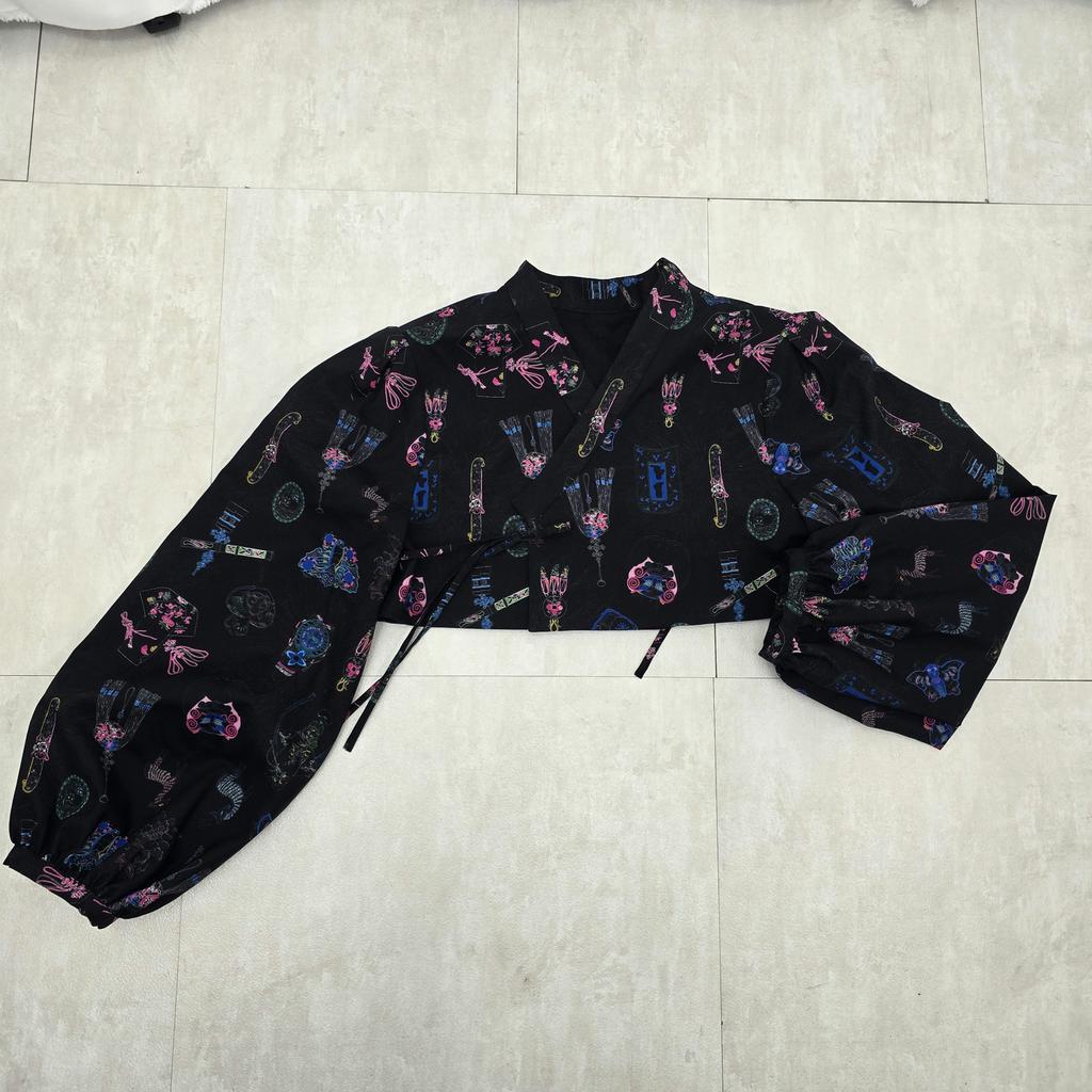 Hanbok Moderno Coreano Jeogori con Maniche a Palloncino – Nero e Rosa.