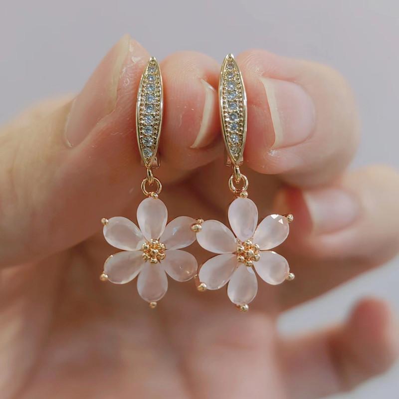 

Женские серьги-капли в форме цветка с кристаллами и цирконием, новинка 2023 года, серьги золотого цвета, модные вечерние ювелирные аксессуары only size розовый