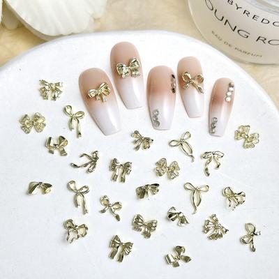 Stylizacja paznokci – Cyrkonie i ozdoby do paznokci