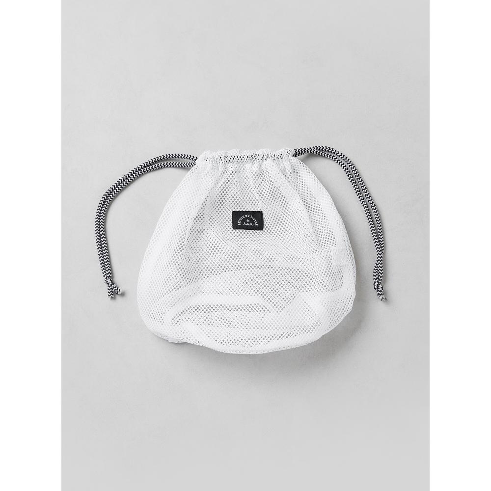 

Daiso Mesh Tightening Pouch White
