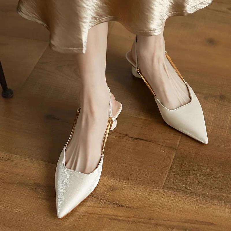 Französische Satin-Stil Sandalen 2026 Frühling Damen Neu Spitzer Mittelhoher Absatz Design Luxuriös Vielseitig Einzelne Schuhe Zapatos De Mujer