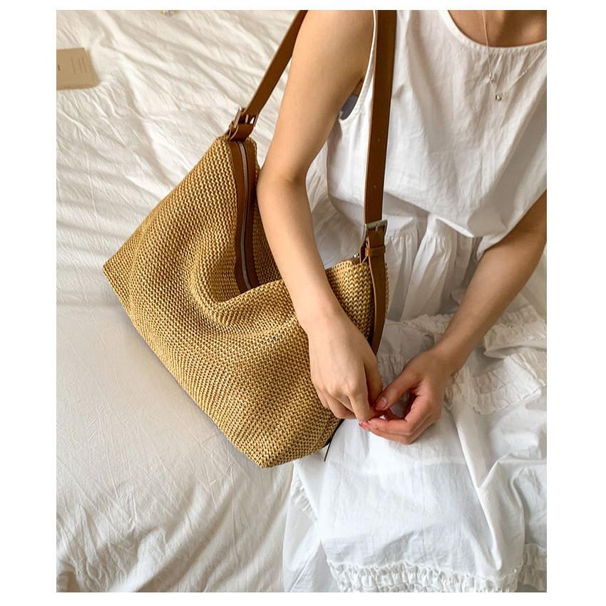 IELGY Ladies Straw Tote Bag - Large Capacity One Shoulder, Perfect for Beach Outings