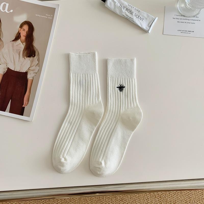 

The Same Style Of Little Bee Embroidery Vertical Stripe Double Needle Socks In The Show Is Pure Cotton Mid-Leg Socks And Socks one size fits all чистий білий колір