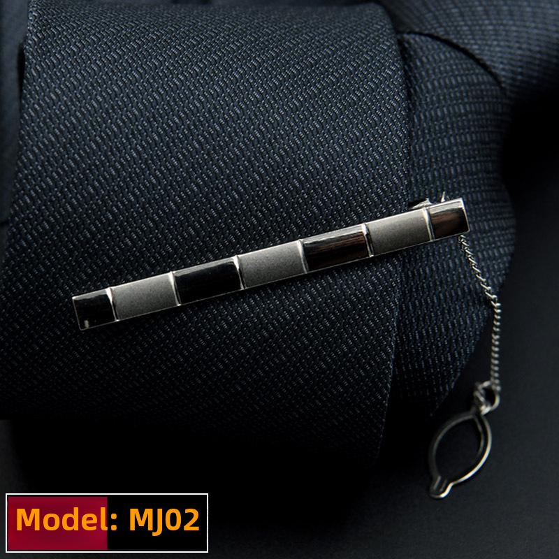 Silberne Krawattenklammer für Herren – formelles, schlichtes, professionelles Accessoire