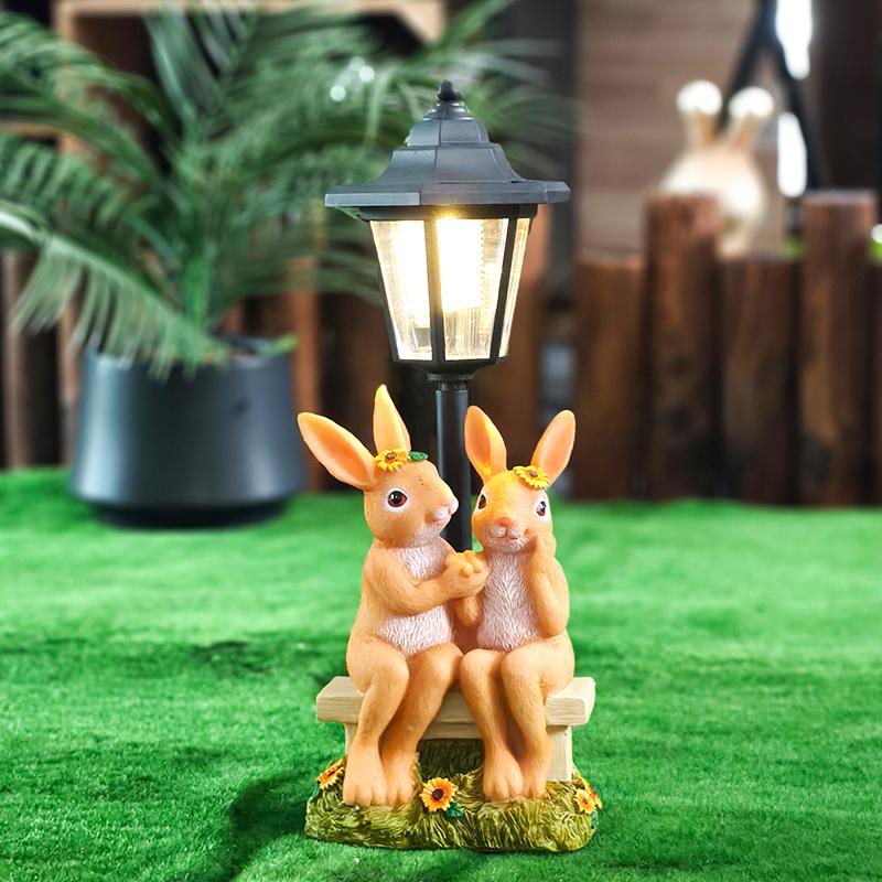 

Сонячна Садова Лампа зі Скульптурою Кролика-Пари Смола Шестигранний Ламповий Орнамент Сад Газон Подвір я Атмосфера Декоративне Світло