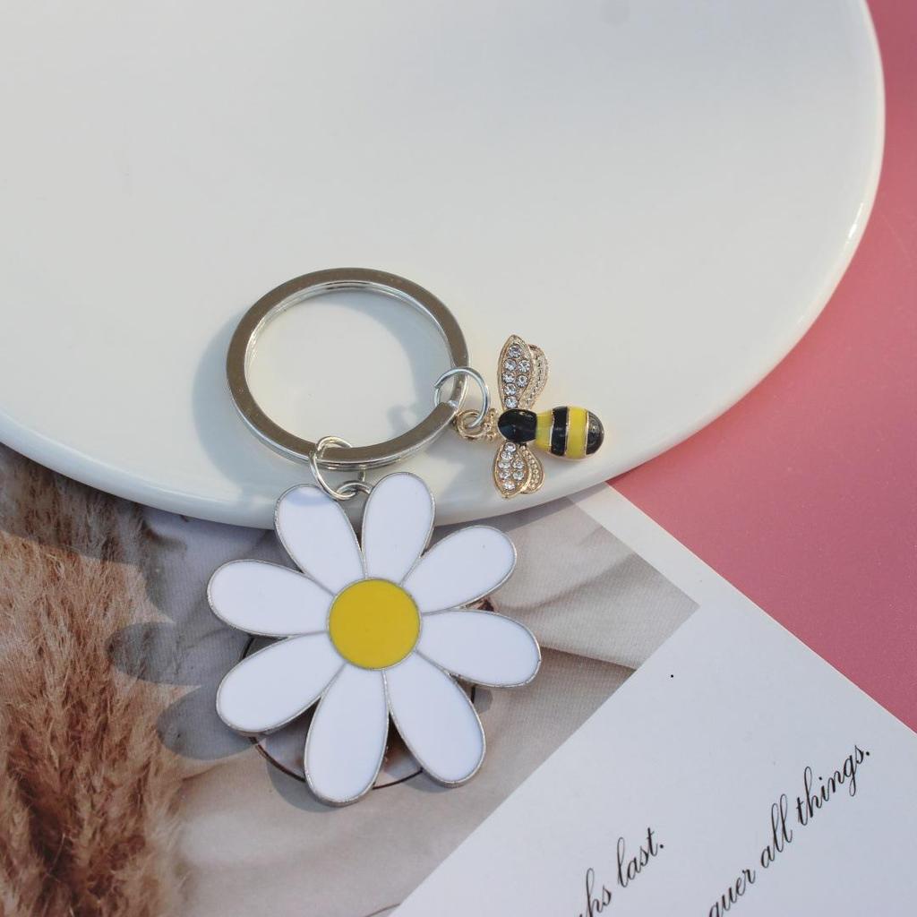 Daisy Bee Stainless Steel Keychain Pendant - Flower Car Key Decoration