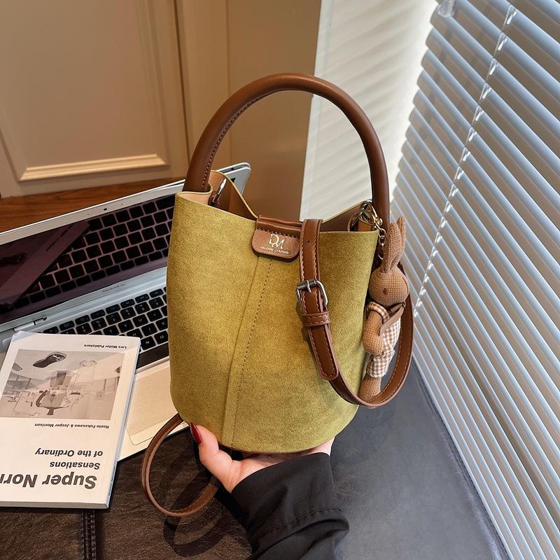 Premium Retro Small Bag Women's New Versatile Messenger Bag Fashionable Portable Bucket Bag