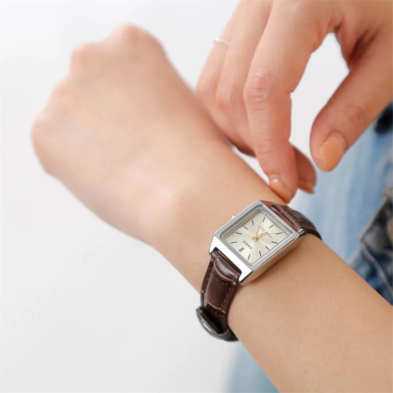 Casio Reloj de Oro para Mujer LTP-V007L-9B-