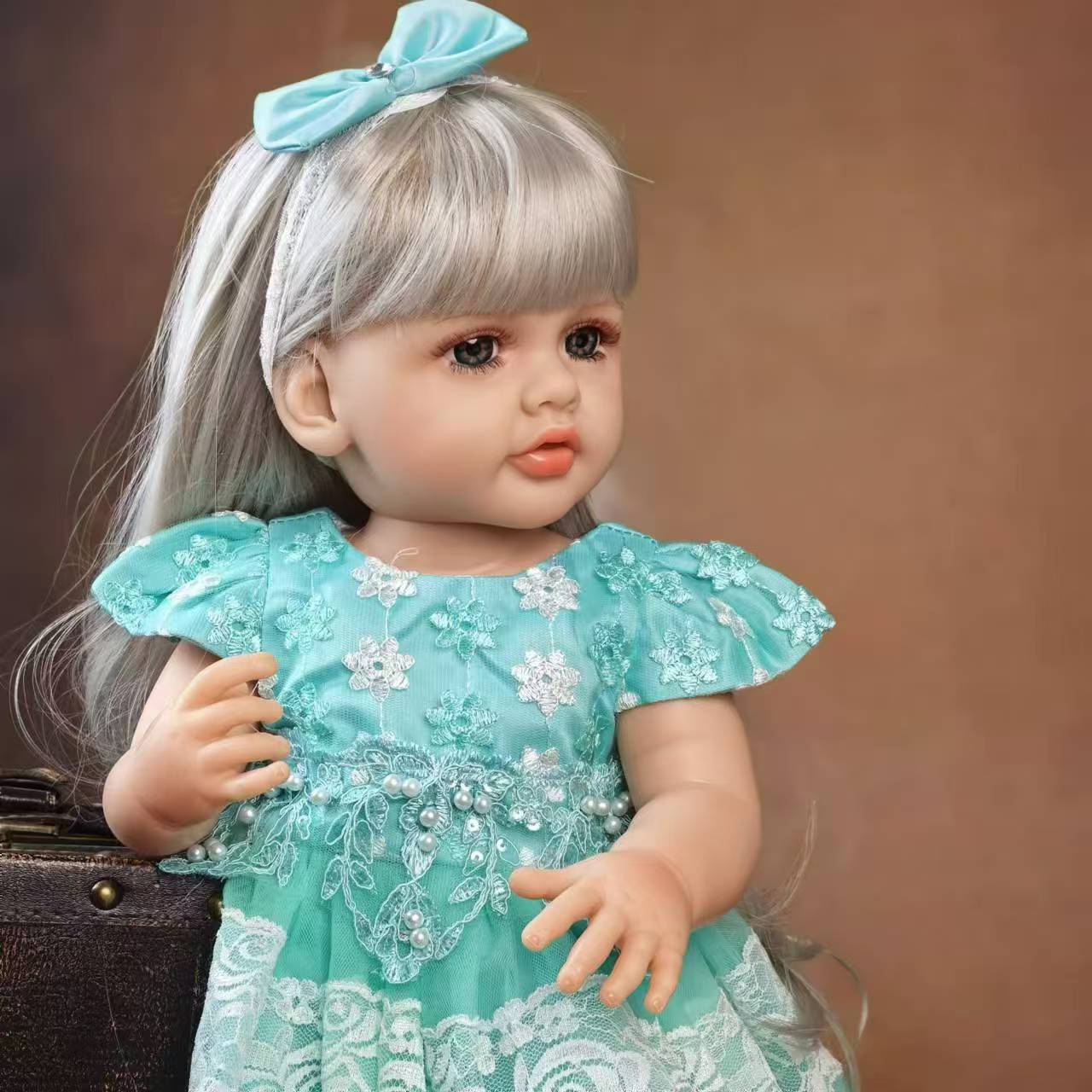 Модная кукла Reborn Baby Doll с серыми волосами — фото 5