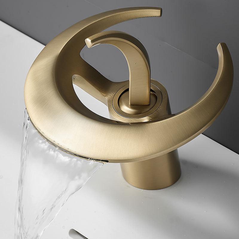 Luxuriöser Kupfer-Wasserfallhahn für das Badezimmer einer Villa – Heiß- und Kaltfunktion, kreatives Design für das Handwaschbecken