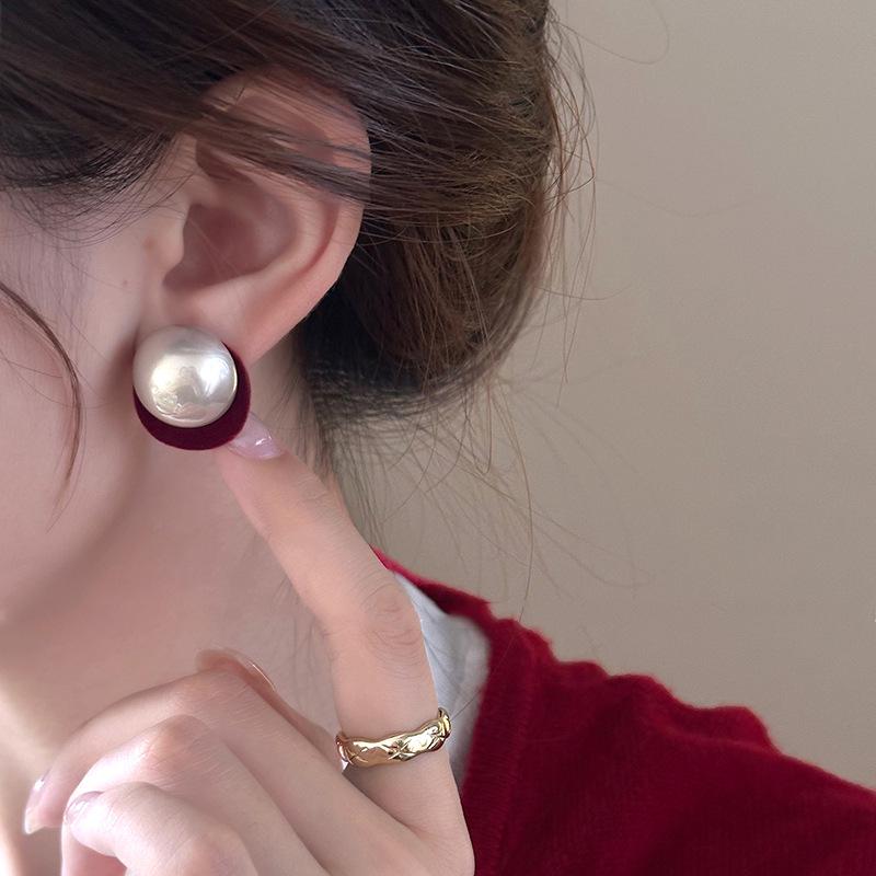 Autumn-Winter Retro Pearl Flocking Luxury Statement Earrings