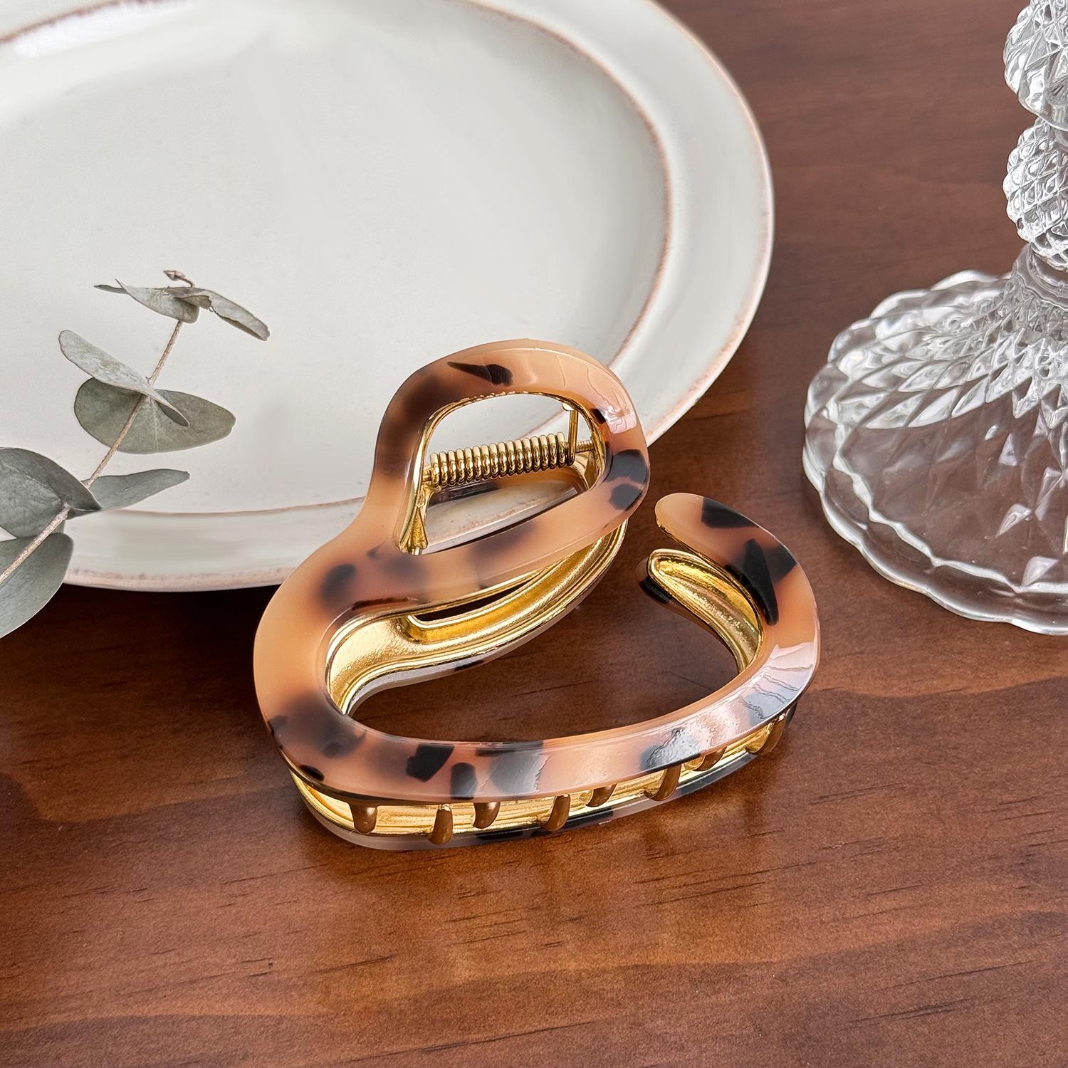 

Hair Acetate Sophisticated Claw Clip For Women With Elegant Geometric Design In Multiple Colors Tortoise7.6cm