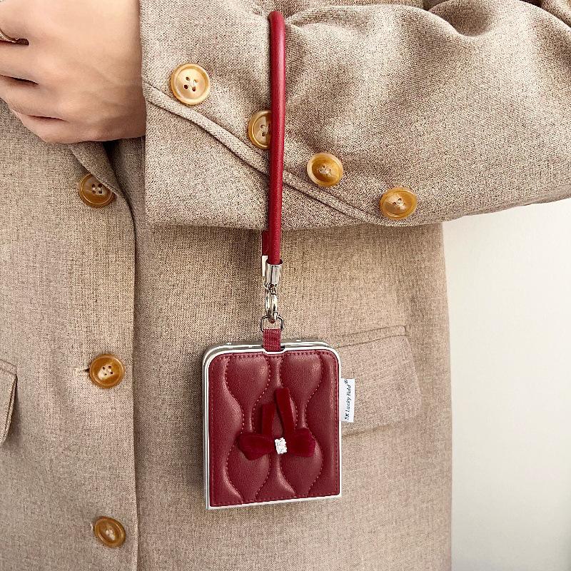 Fashionable Bowknot Motorola Razr60 Drop-proof Foldable Phone Case with Anti-lost Rope.