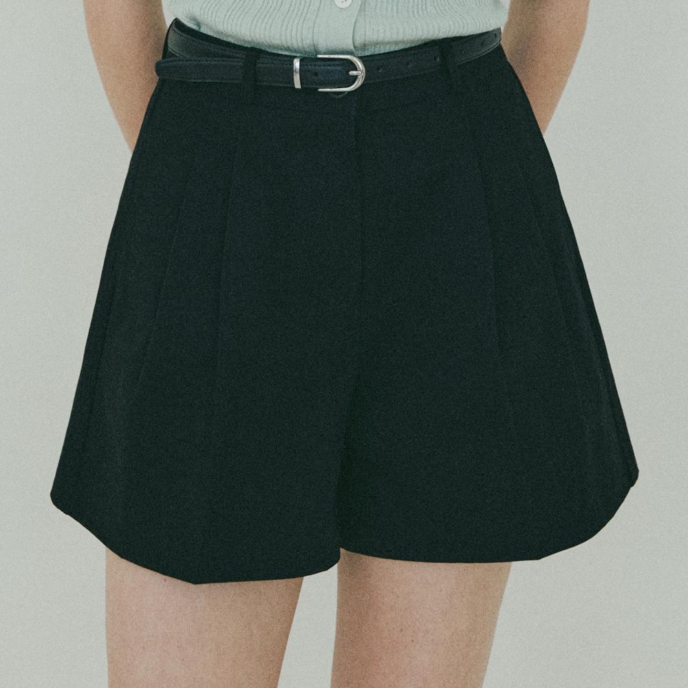 BRINGMYTHINGS Burnt-To-Pintuck Shorts_Black