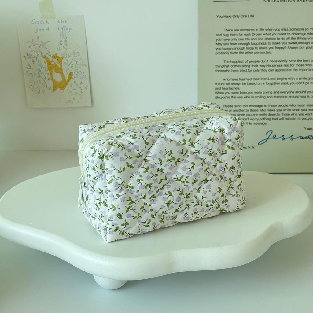 Floral Quilted Makeup Bag, Cute Small Cosmetic Pouch, Portable Zipper Toiletry Storage Bag for Travel Daily Use