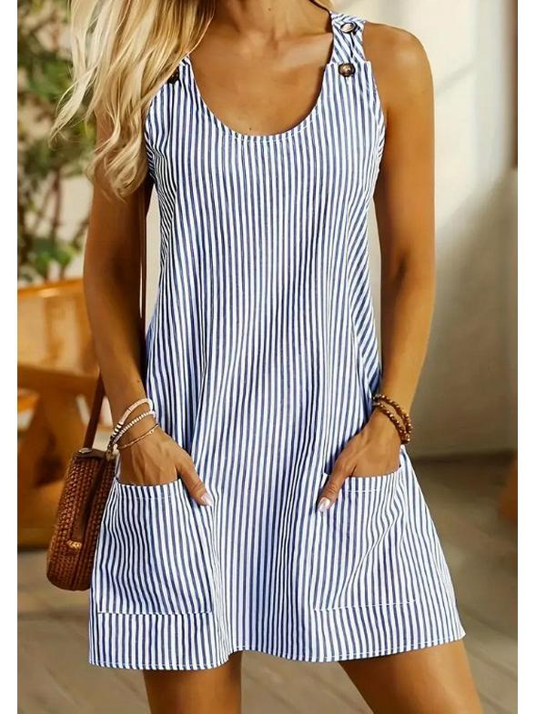 Vestido Suspensório Listrado Gola Redonda com Bolsos