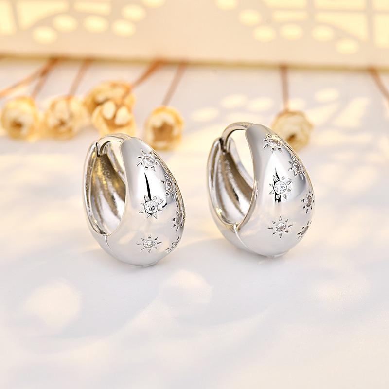 High-quality Star Ear Buckle Zircon Earrings for Women Light Luxury Niche Gold-plated High-end Earrings