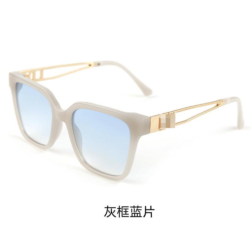 Square Frame Hollow Out Sunglasses for Men Women Brand Design Fashion Vintage Metal Golden Sun Glasses Unisex Eyewear