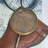 Vintage-Style Brass Magnifying Glass with Leather Case – 7 Cm Handheld Optical Magnifier for Reading and Collectibles