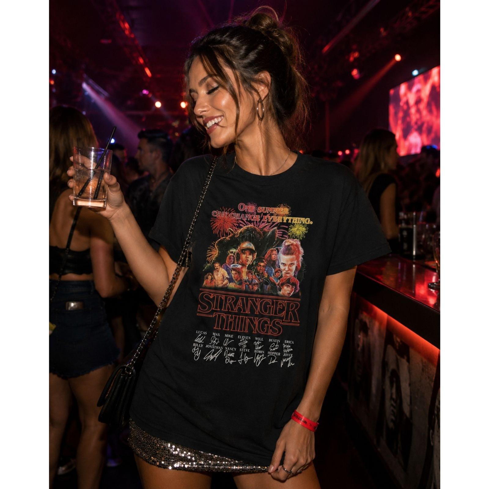 Stranger Things Cast One Summer Changes Everything Netflix T-Shirt Unisex XL 3XL