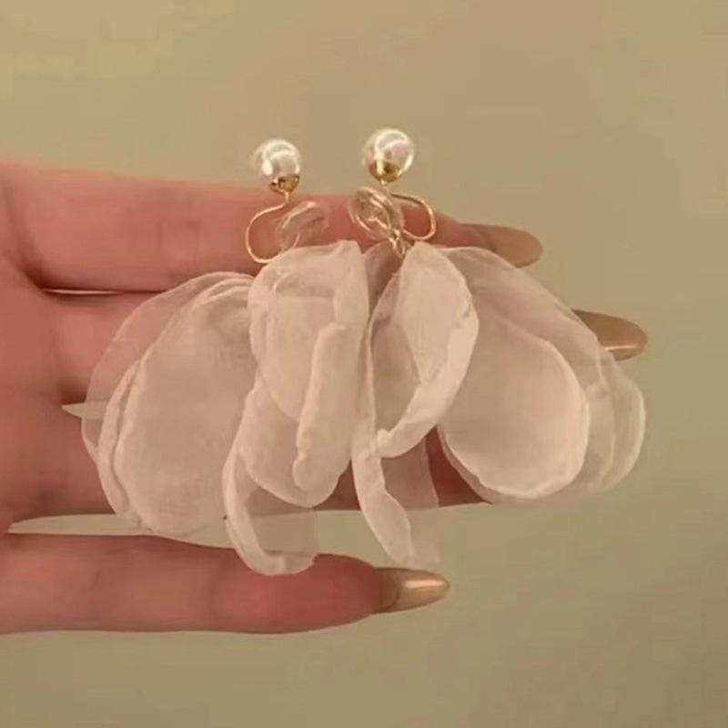 Super fairy yellow mesh flower earrings 2025 new seaside vacation style stud earrings niche high-end temperament earrings