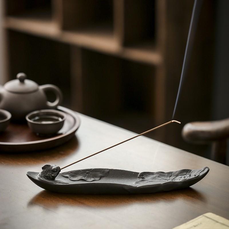 Black Pottery Lotus Leaf & Flower Ceramic Incense Holder - Creative Ruyi Buddha Design for Home Decor