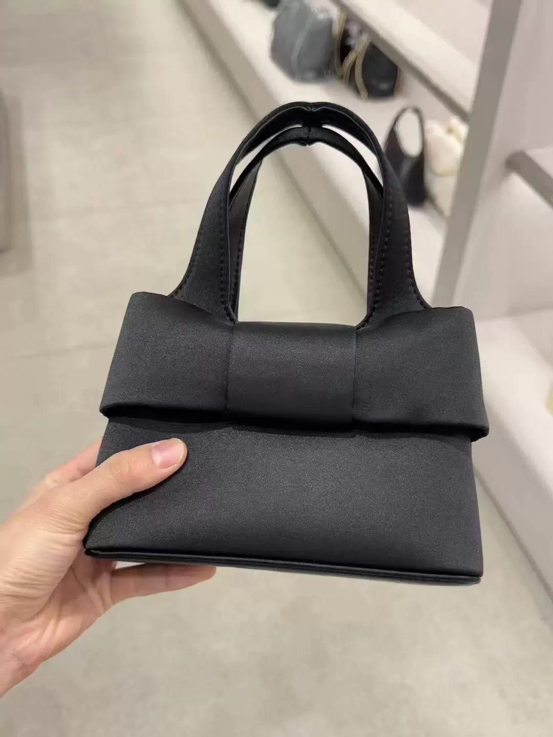 

Niche design satin handbag new pink sweet bow bag women s premium texture messenger bag чёрный