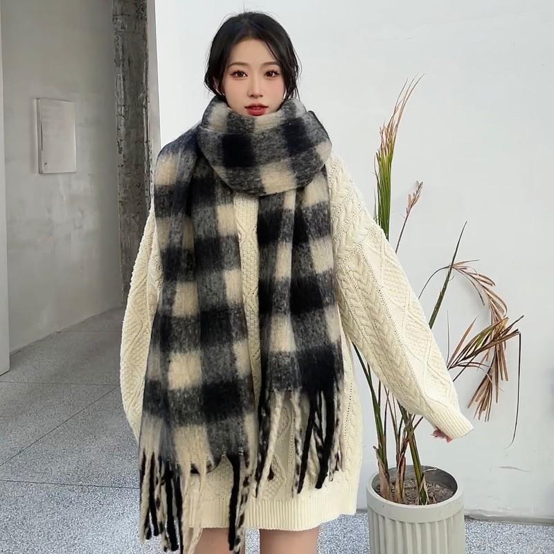 New plaid scarf women's Nordic autumn and winter soft waxy warm circle yarn contrasting color plaid scarf shawl scarf