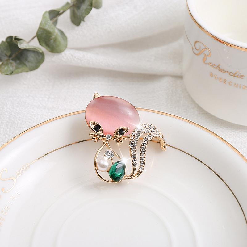 SKEDS Small Size Women Girls Cute Butterfly Owl Crystal Jewelry Brooch Retro Casual Sweater Dress Brooches Animal Badges Corsage