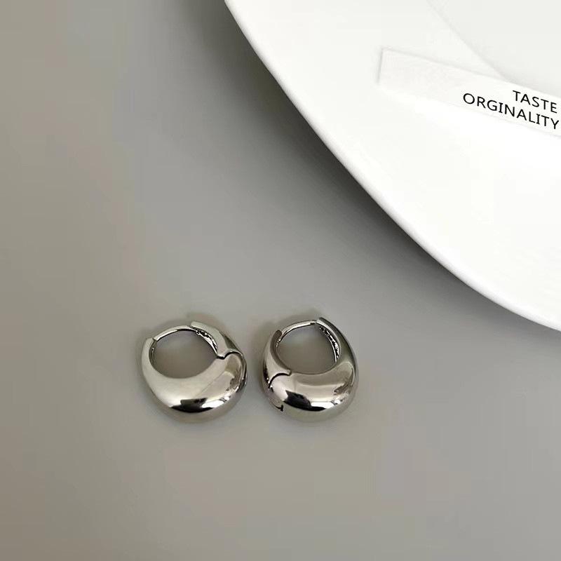 Vintage Smooth Metal Hoop Earrings For Woman Girl Elegent Luxury New Korean Jewelry Temperament Girl'S Daily Wear Earrings