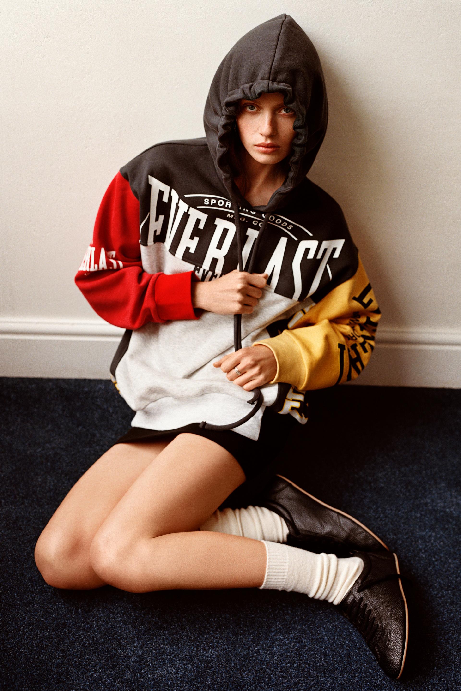 

ВЫРЕЗНЫЙ ТОП С БИСЕРАМИ