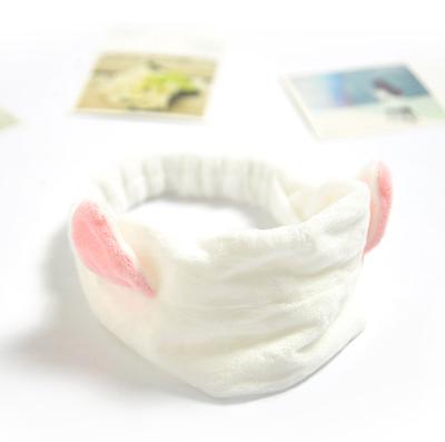 Čelenka s kočičími ušima, roztomilá a milá čelenka, mytí obličeje, vlasové doplňky, čelenka, pokrývka hlavy, žena.