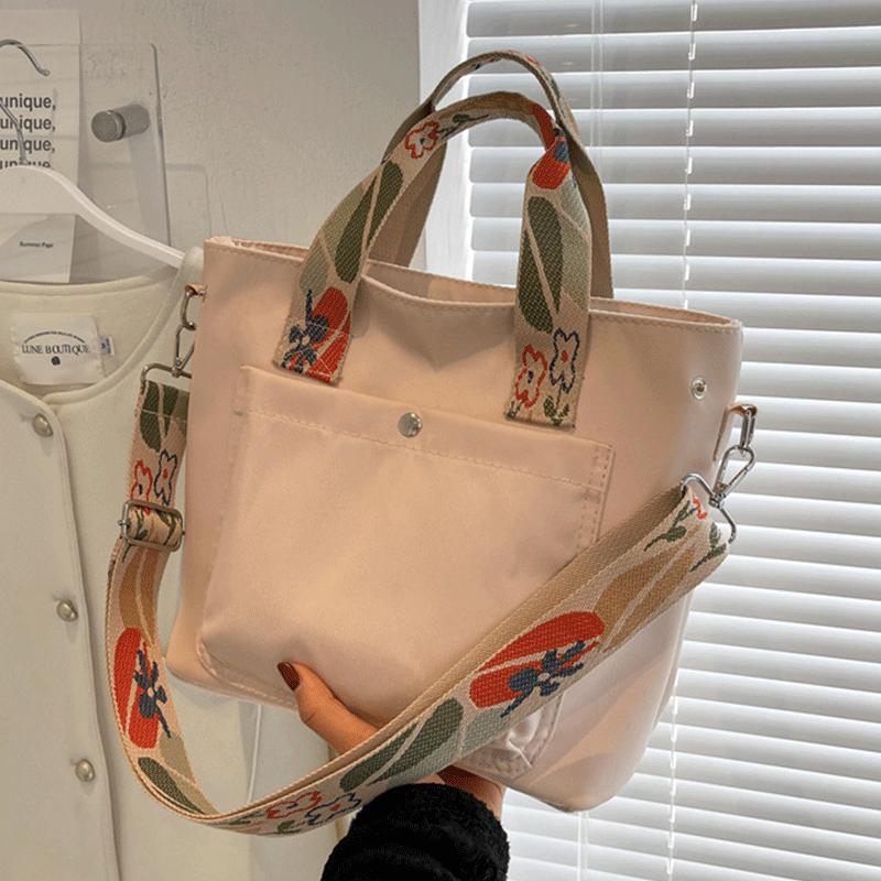 Cheap Nylon Canvas Messenger Bag Women's Fashion Waterproof Versatile