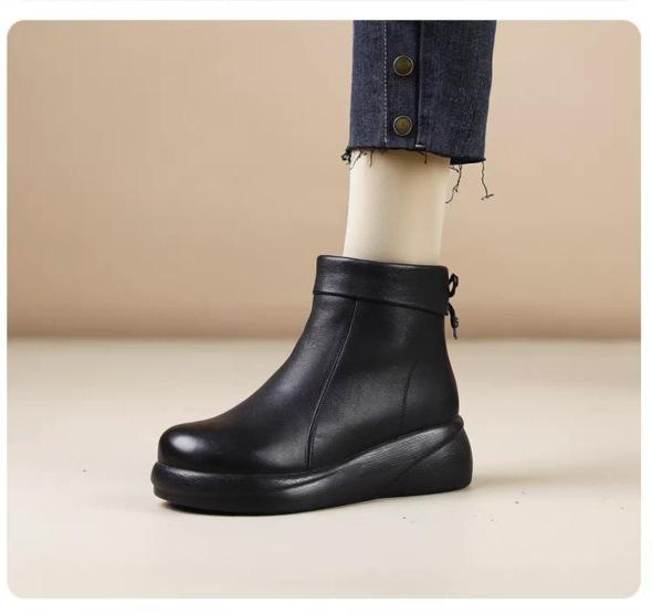 

2025 зима нові оксамитові універсальні короткі чоботи жіночі платформа мафін черевики Мартіна нековзкі для матері середнього віку бавовняні туфлі м які 40 чорний