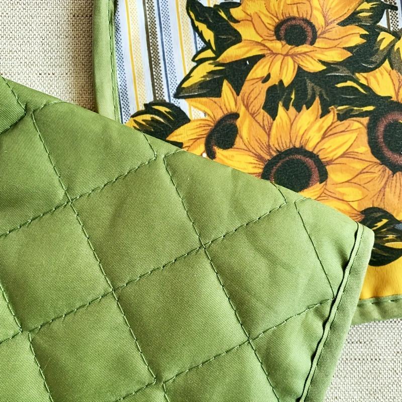 2pcs Sunflower Printed Kitchen Gloves with Comfortable Pad Design for Cooking, Baking, Gardening, and Outdoor Activities
