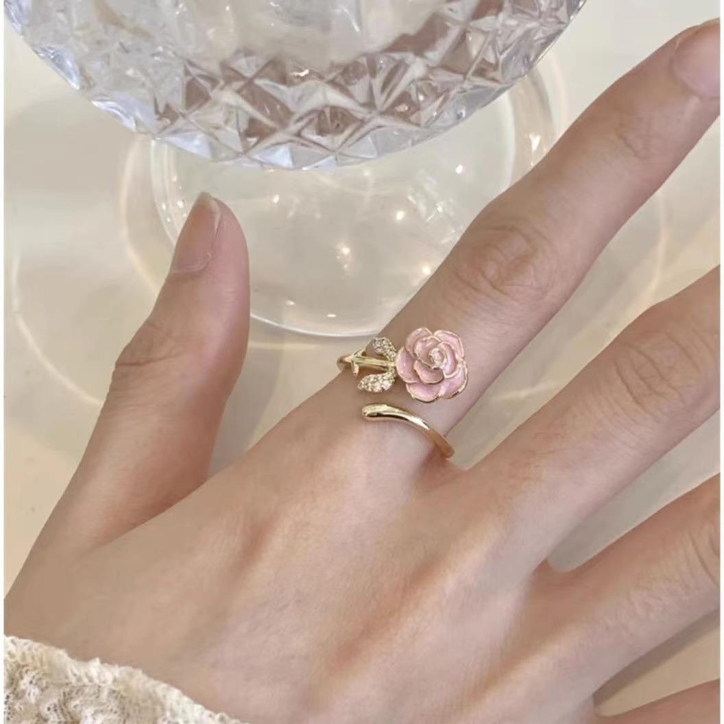 

Нежное розовое разомкнутое кольцо «Роза» — стильный, милый и универсальный женский аксессуар rose розовый