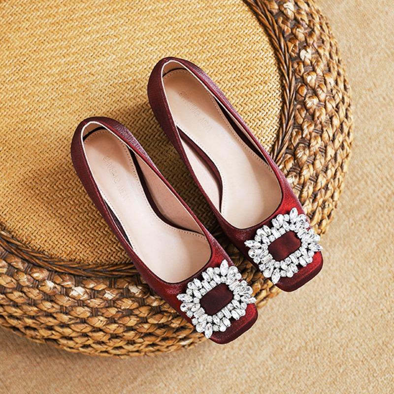 

Туфли на высоком толстом каблуке с квадратным носком, не утомляющие ноги, весенние новые женские туфли большого размера, красные со стразами, с квадратной пряжкой, на среднем каблуке, одинарные 40 бордовый