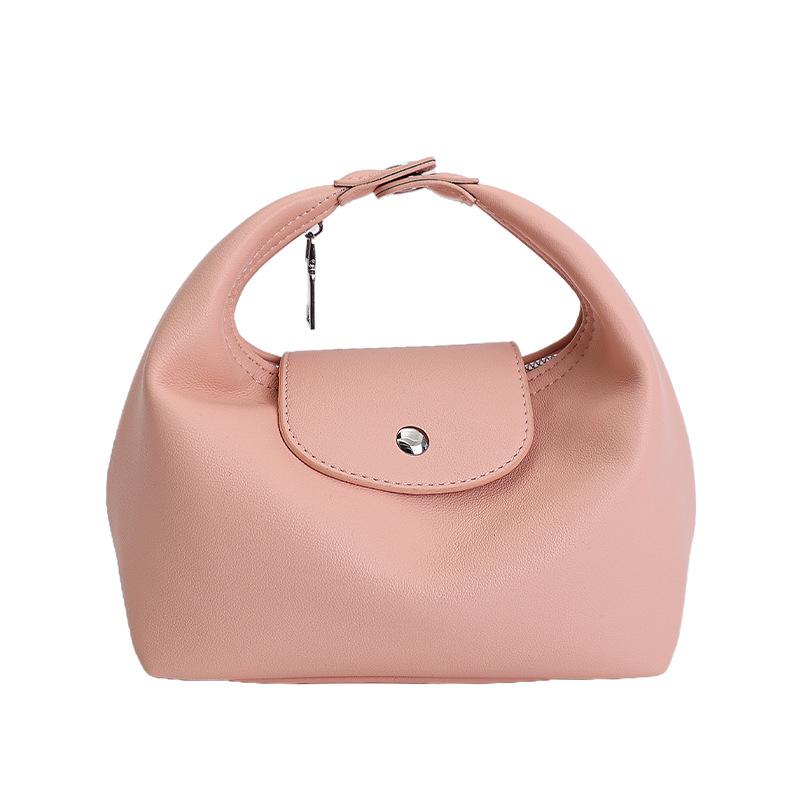 Minimalistische Weiche PU-Schultertasche für Damen Gebogene Silhouette Klappenverschluss
