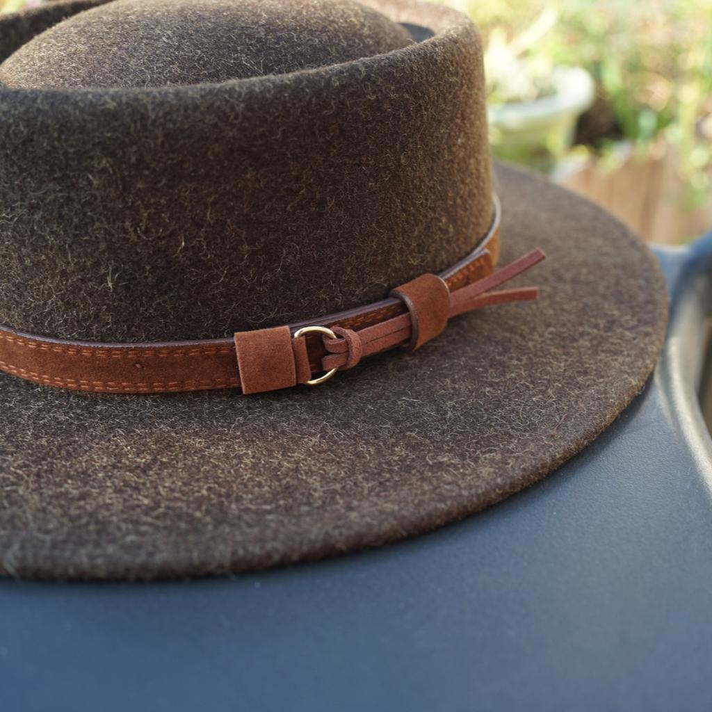 Koreanischer Lässiger Brauner Mokka-Gürtel Breiter Rand Wolliger Jazz-Zylinderhut Für Männer Und Frauen Herbst Und Winter Britisch Retro Filz
