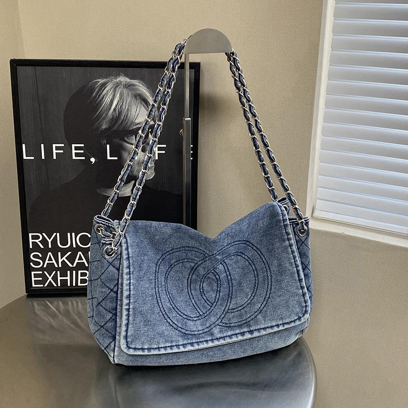 

Large capacity denim chain bag women s summer high-end sense simple new portable tote bag armpit bag handbag 28*13.5*21 синий