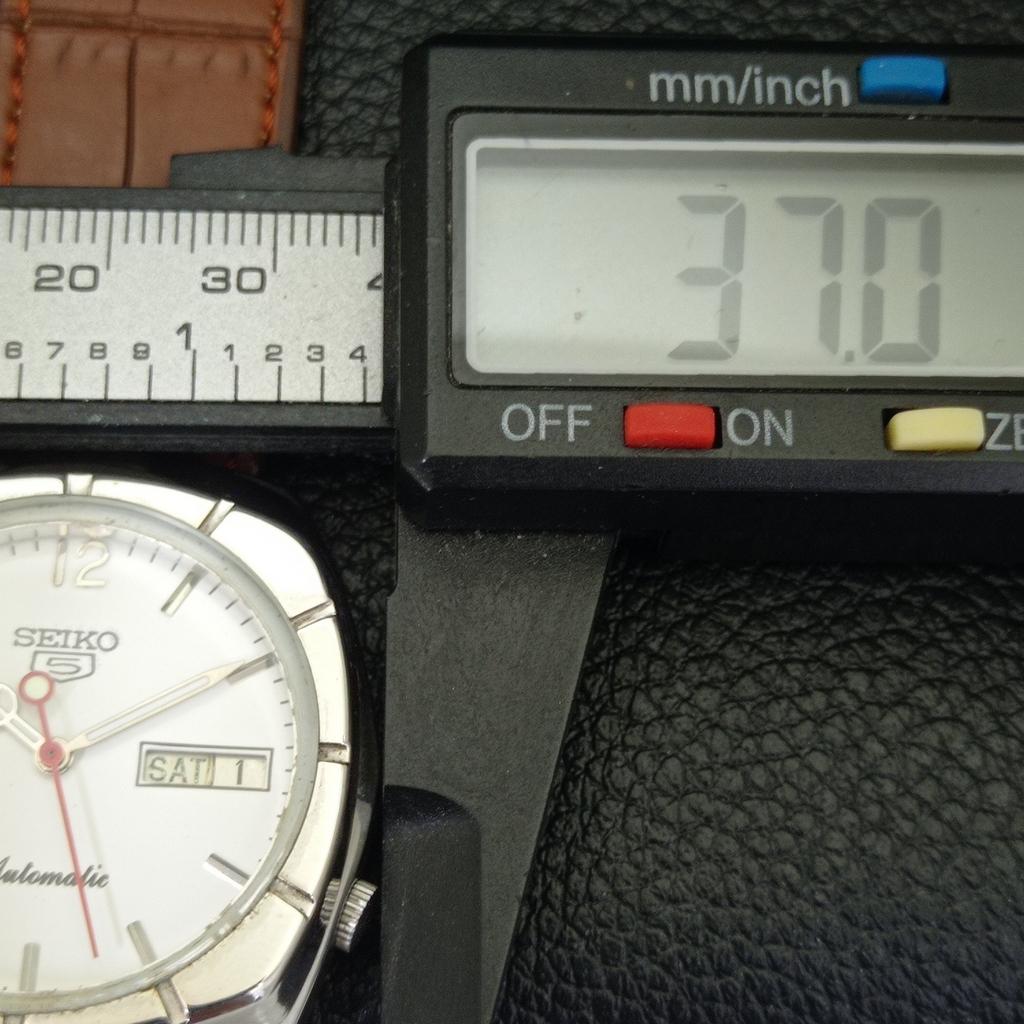 SEIKO 5 AUTOMATIC VINTAGE JAPAN 7009A MENS WHITE COLOR DIAL WATCH a700600-5