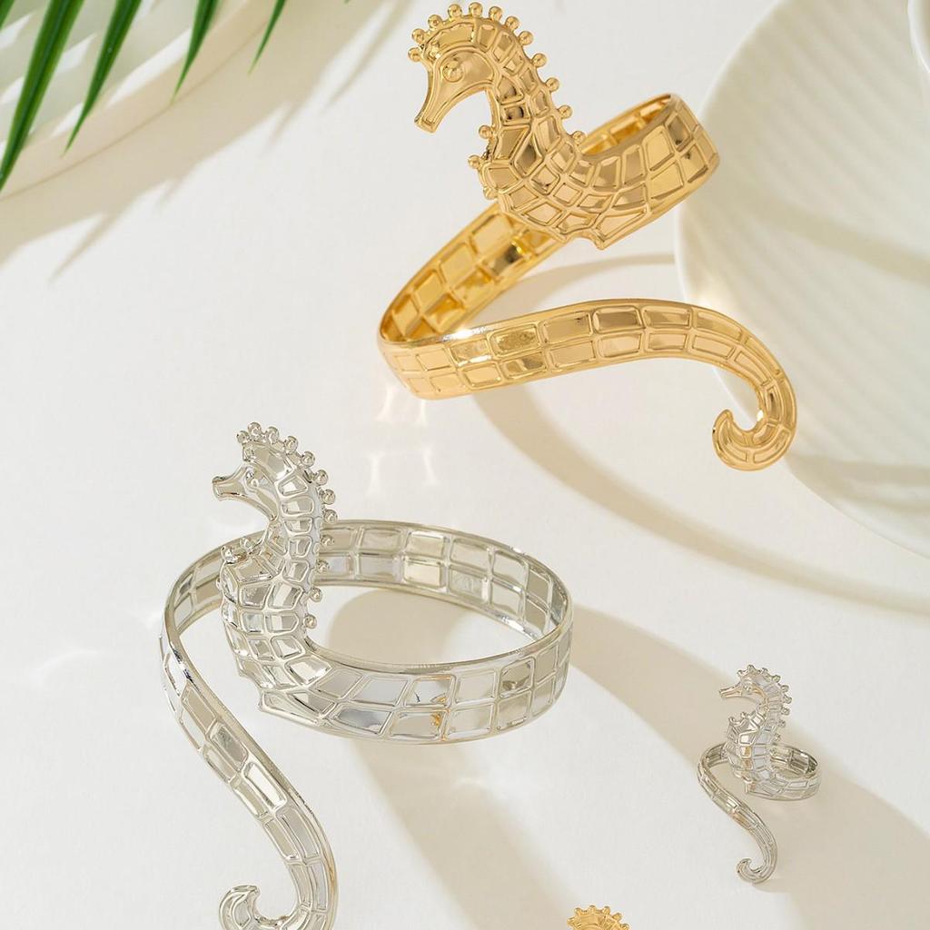 European & American Minimalist Seahorse Bracelet: Luxurious Summer Hand Jewelry for Women