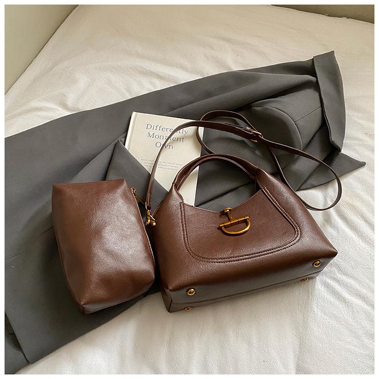 

Premium sense niche handbag women s 2025 new fashion retro commuter bag Korean version single shoulder messenger mother and child bag светло-коричневого