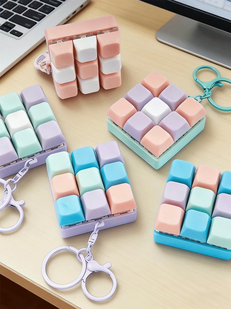 

9 Keys Keyboard Fidgeting Plaything Keychain Stress Ease Toys Finger Button Game Antistress Keycap Pendant For Kids Adults Gift