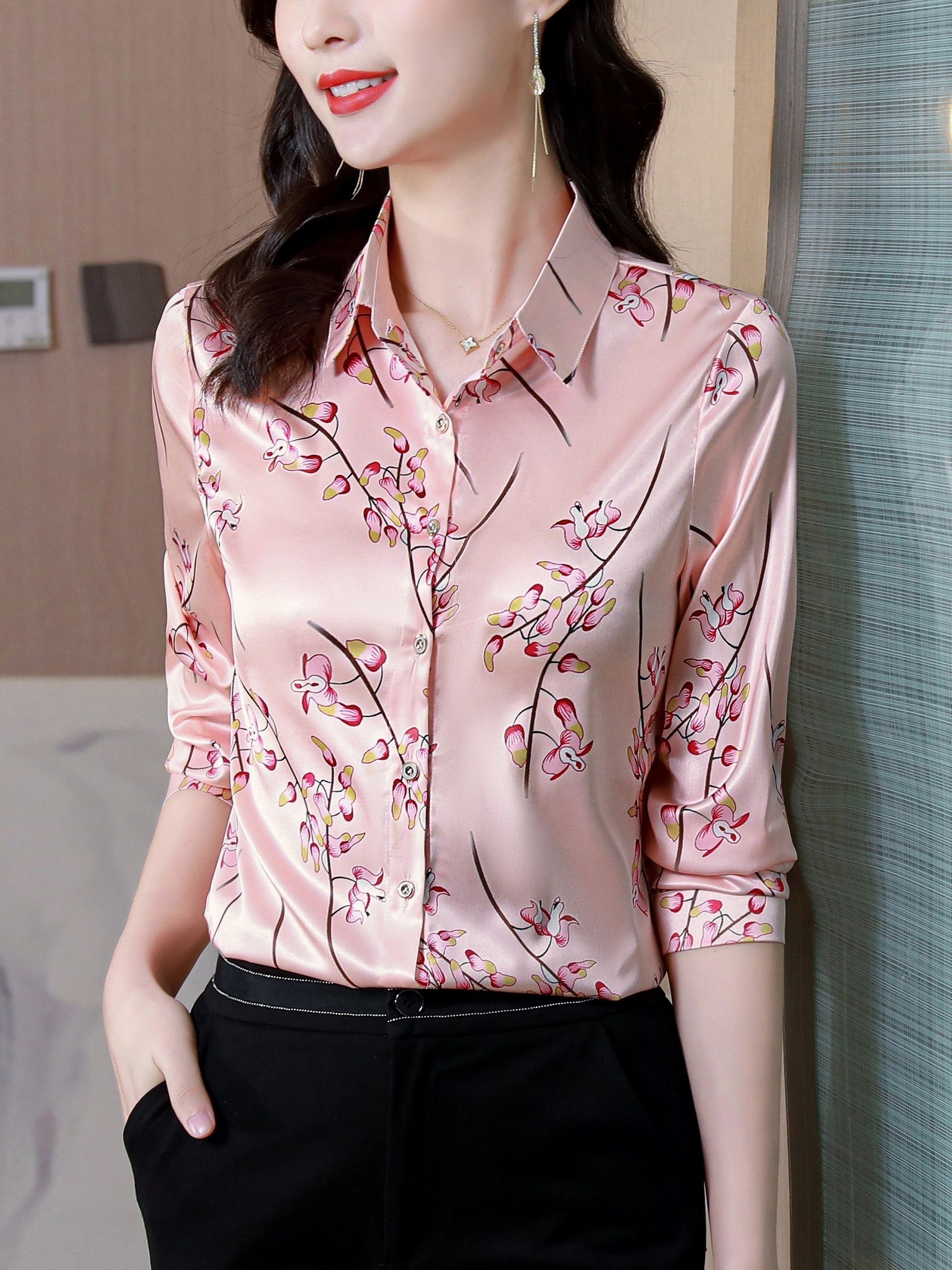 

Women s printed blouse, elegant collar, long sleeves with buttons, suitable for casual, formal wear in spring and autumn, with fashionable design S розовый