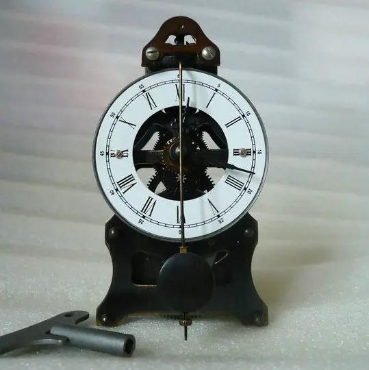 Metal Mechanical Table Clock, Roman Desk Clocks, Wood Base, Aesthetic Room Decoration, Furniture Ornaments, Interior Accessories