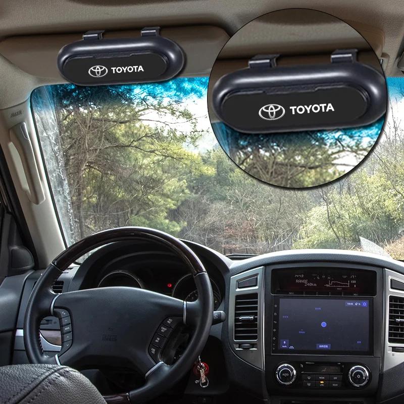 Bil Solskjerm Brilleoppbevaringsboks Holder Organizer Bilstyling for Toyota GR TRD Corolla RAV4 LEVIN Yaris C-HR Camry Prado Prius TRD