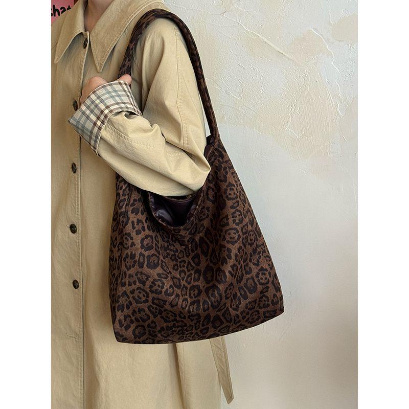 Korean Leopard Print Corduroy Tote: Women's Autumn/Winter Large Capacity Shoulder and Underarm Bag for Work and Commute